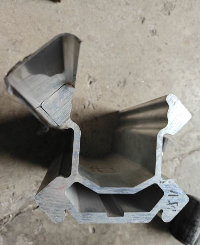7005 Aluminiumlegering 4800MM Lengte Aluminium Geëxtrudeerd Profiel voor Hydraulische Steenboormachine Voedingsbalk